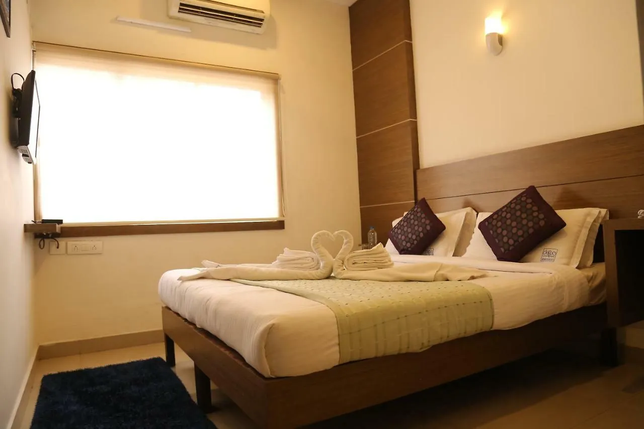 호텔 Kodavath Regency Alwaye